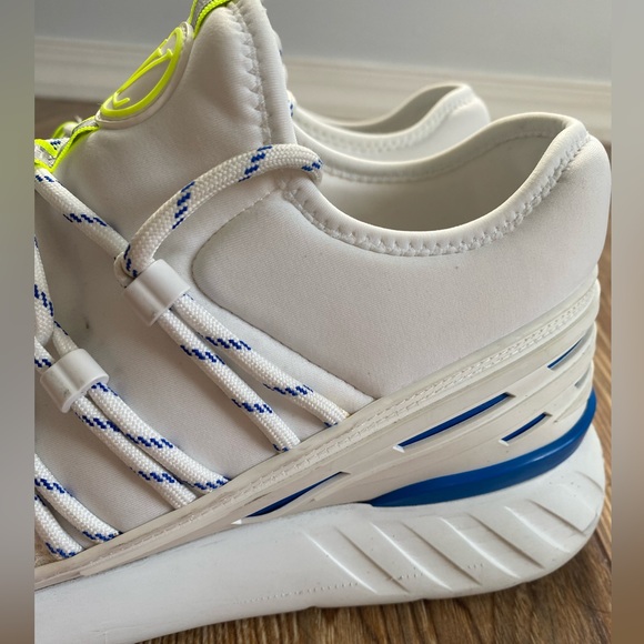 Louis Vuitton Fastlane Classic Sneakers in Men's Size 9.5 White - Picture 5 of 15